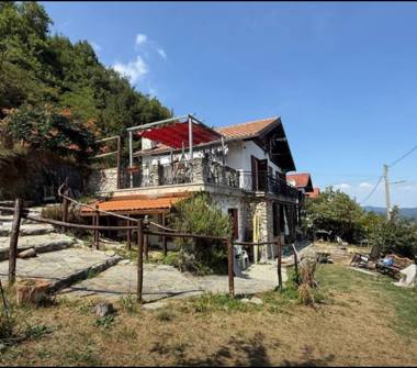 Casa indipendente in vendita a Roccavignale, Frazione Pianissolo, Località Pianissolo 81