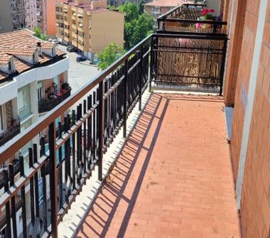 Palazzo/Stabile in vendita a Sarzana, Frazione Marinella Di Sarzana, Via Pietro Gori 58