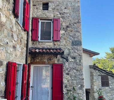 Porzione di casa in vendita a Villa Minozzo, Frazione Castellaro, Via Castellaro 4