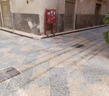 Magazzino in vendita a Trapani, Frazione Centro città, Via Serisso 44