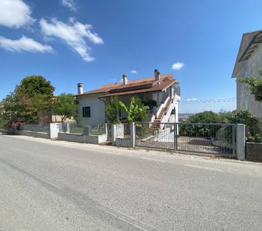 Casa indipendente in vendita a Fratte Rosa (Pesaro e Urbino), Via della Pieve 64