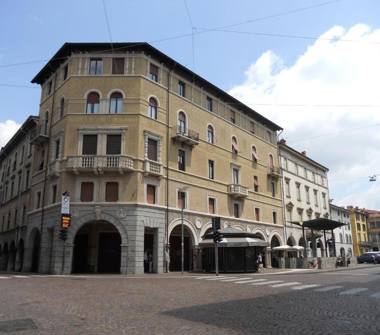 Quadrilocale in vendita a Bergamo, Zona Centro, Piazza Pontida d