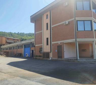 Capannone in vendita a Corciano, Frazione Castelvieto, Via George Sand 32