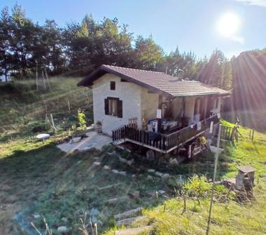 Villa in vendita a Carlazzo, Frazione Gottro