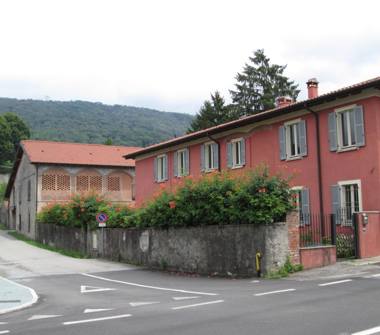 Casa indipendente in vendita a Cocquio-Trevisago (Varese)