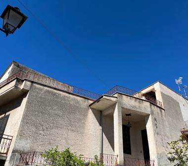 Casa indipendente in vendita a Mondragone (Caserta)