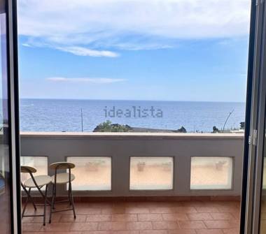 Trilocale in affitto a Catania, Zona Ognina, Piazza Consiglio d'Europa 4