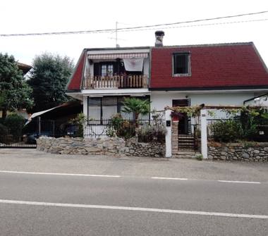 Casa indipendente in vendita a Carugo (Como), Via Giuseppe Garibaldi 70/b