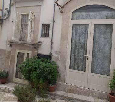 Casa indipendente in vendita a Canosa di Puglia (Barletta-Andria-Trani)