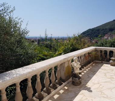 Villa in vendita a Carrara, Frazione Fossola