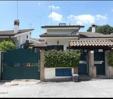 Villetta a schiera in vendita a Roma, Zona Valle Santa, Via Romentino 137