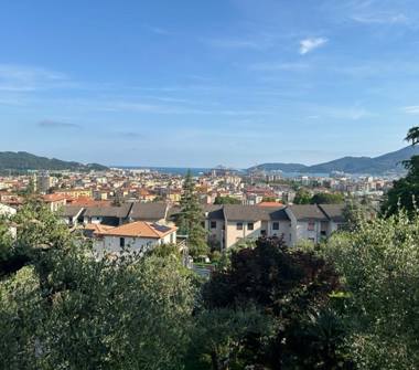 Villa in vendita a La Spezia, Zona Montepertico