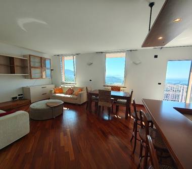 Trilocale in vendita a Genova, Zona Pra, Via Vittorina Adaglio 27