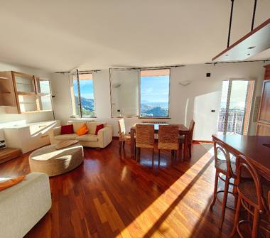 Trilocale in vendita a Genova, Zona Pra, Via Vittorina Adaglio 27