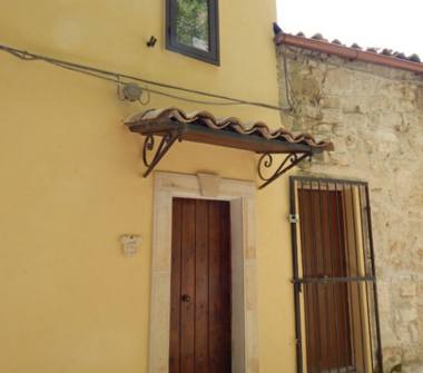 Casa indipendente in affitto a Ragusa, Frazione Centro città, Via Velardo 109
