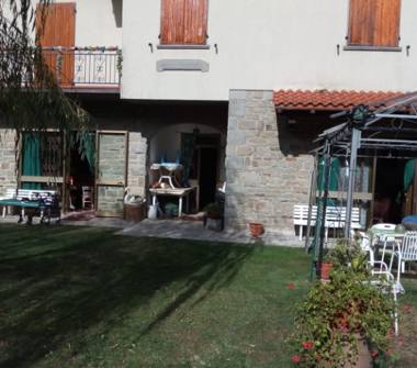 Casa indipendente in vendita a Castel San Niccolò, Frazione Cetica