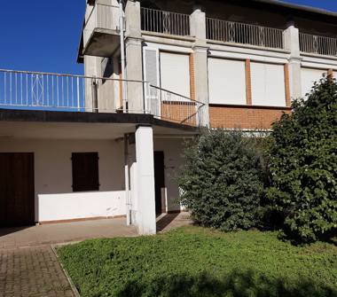 Casa indipendente in vendita a Fara Novarese (Novara)