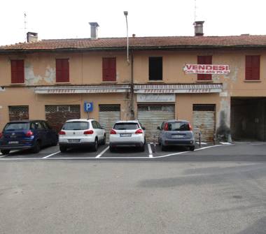 Negozio in vendita a Olgiate Comasco (Como), Piazza Umberto I 10