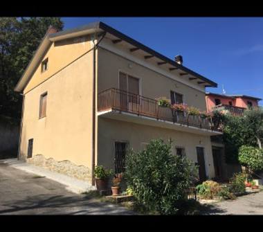 Casa indipendente in vendita a Piegaro, Frazione Castiglion Fosco, Via Foschi 1