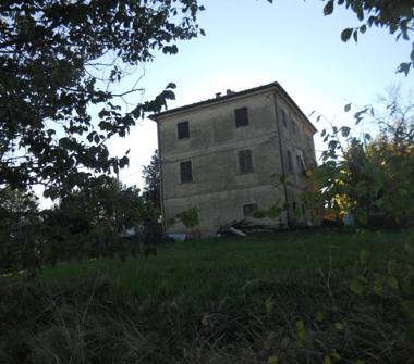 Rustico/Casale in vendita a San Lorenzo in Campo (Pesaro e Urbino), via Montalfoglio 61