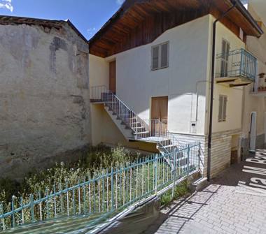 Casa indipendente in vendita a Roaschia (Cuneo), Via M. Barale 14