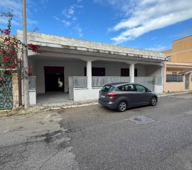 Box/Garage/Posto auto in vendita a Pulsano, Frazione Marina Di Pulsano, Via Cesare Battisti 22
