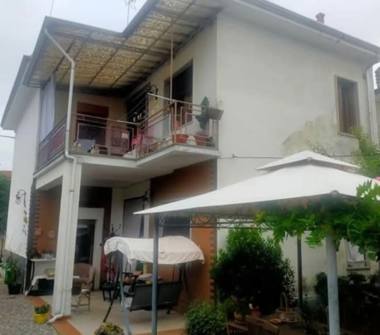 Casa indipendente in vendita a Suno (Novara)