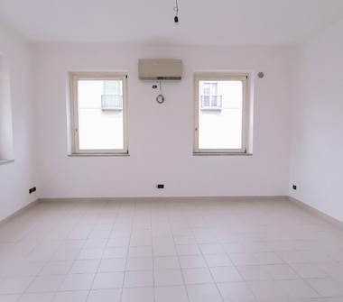 Negozio in affitto a Misano di Gera d'Adda (Bergamo), Via Castello 1