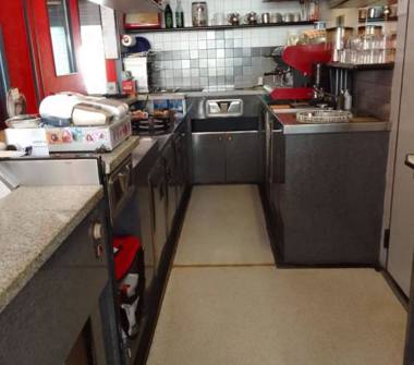 Bar in vendita a Pordenone, Frazione Centro città, Viale della libertà 55