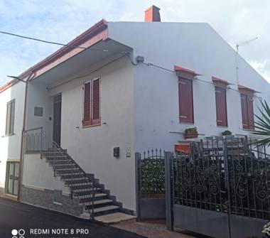 Trilocale in vendita a Montresta (Oristano), Via Sardegna 4