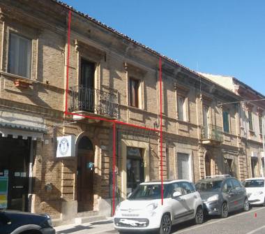 Palazzo/Stabile in vendita a Loreto Aprutino (Pescara), Via dei Normanni 16