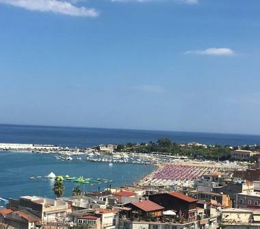 Casa indipendente in vendita a Giardini-Naxos (Messina)