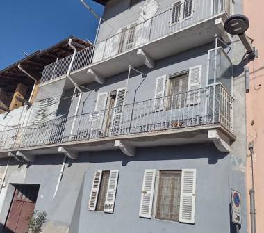 Rustico/Casale in vendita a Gattinara (Vercelli), Via Massimo d'Azeglio 23