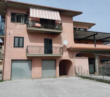 Quadrilocale in vendita a Scoppito (L'Aquila), Via Roma 266