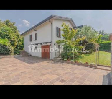 Villa in vendita a Bregnano (Como)