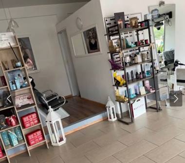 Parrucchiere in vendita a Pomezia, Frazione Torvaianica, Via dell'Orione 1/a