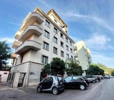 Offerta Vacanze Bed & Breakfast a Roma, Zona San Giovanni, Via Vercelli 19