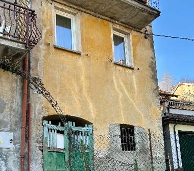 Porzione di casa in vendita a Dumenza, Frazione Due Cossani