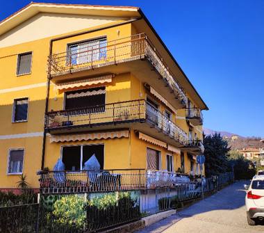 Quadrilocale in vendita a Salò (Brescia), Via Fratelli Bellintani 9