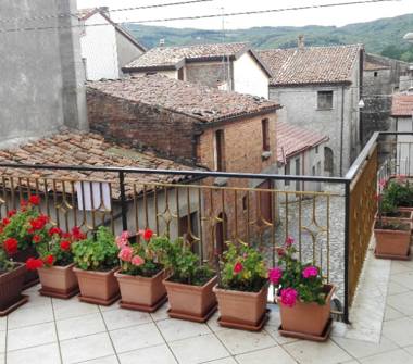 Casa indipendente in vendita a Decollatura (Catanzaro), Via Piano Praticello 5