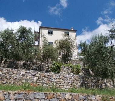 Casa indipendente in vendita a Castiglione Chiavarese, Frazione Missano, Via Don Vittorio Podestà 1