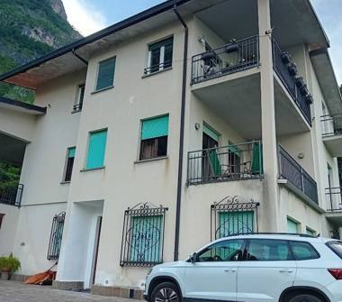 Quadrilocale in vendita a Oliveto Lario, Frazione Onno