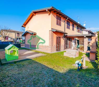 Villa in vendita a Mairago (Lodi), Via Ada Negri 2