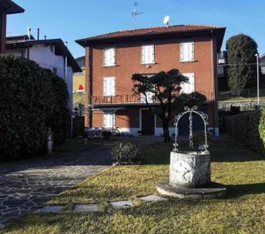 Casa indipendente in vendita a Albino, Frazione Desenzano, Via Don Pelucchi 7