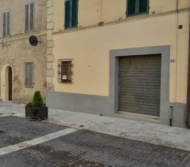 Negozio in vendita a Montalcino, Frazione Torrenieri, Via Romana 41