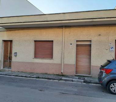Casa indipendente in vendita a Mesagne (Brindisi), Via Lombardia 87