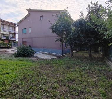 Casa indipendente in vendita a Sassuolo (Modena), Via Luciano Manara 1
