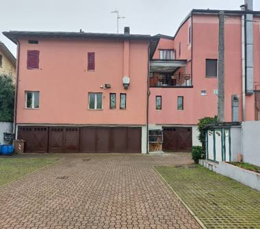 Palazzo/Stabile in vendita a Gattatico, Frazione Case Ponte D'enza, Strada Statale 9 Via Emilia 17