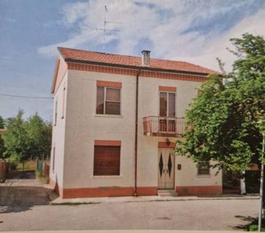 Casa indipendente in vendita a Sermide e Felonica (Mantova), Piazza E. de Amicis 8