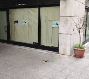 Negozio in vendita a Napoli, Zona Vicaria, Via Giovanni Porzio 4